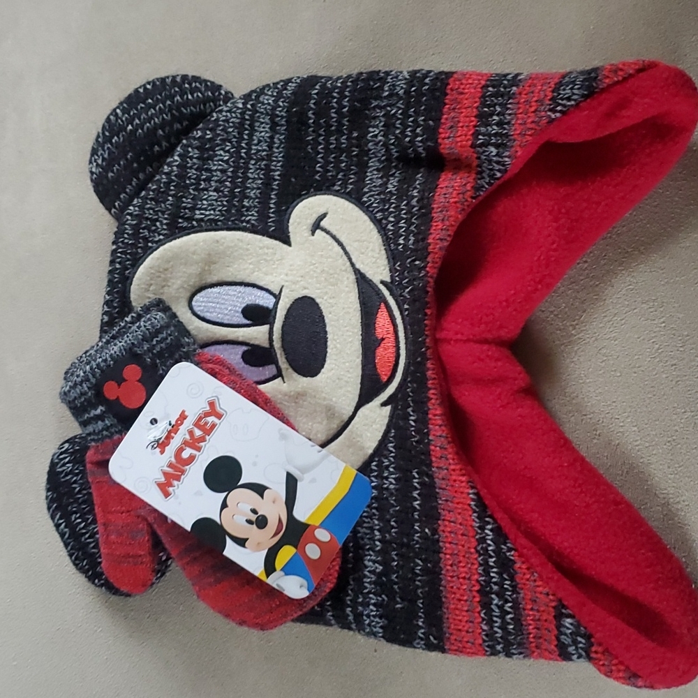 Mickey Mouse hat ans mittens